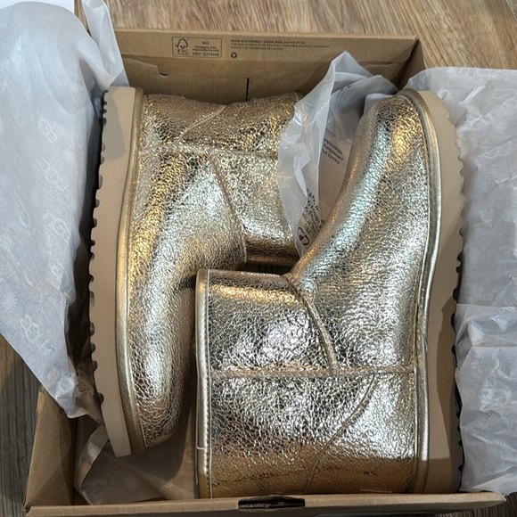 Brand New in the Box Gold Uggs - Picture 6 of 6